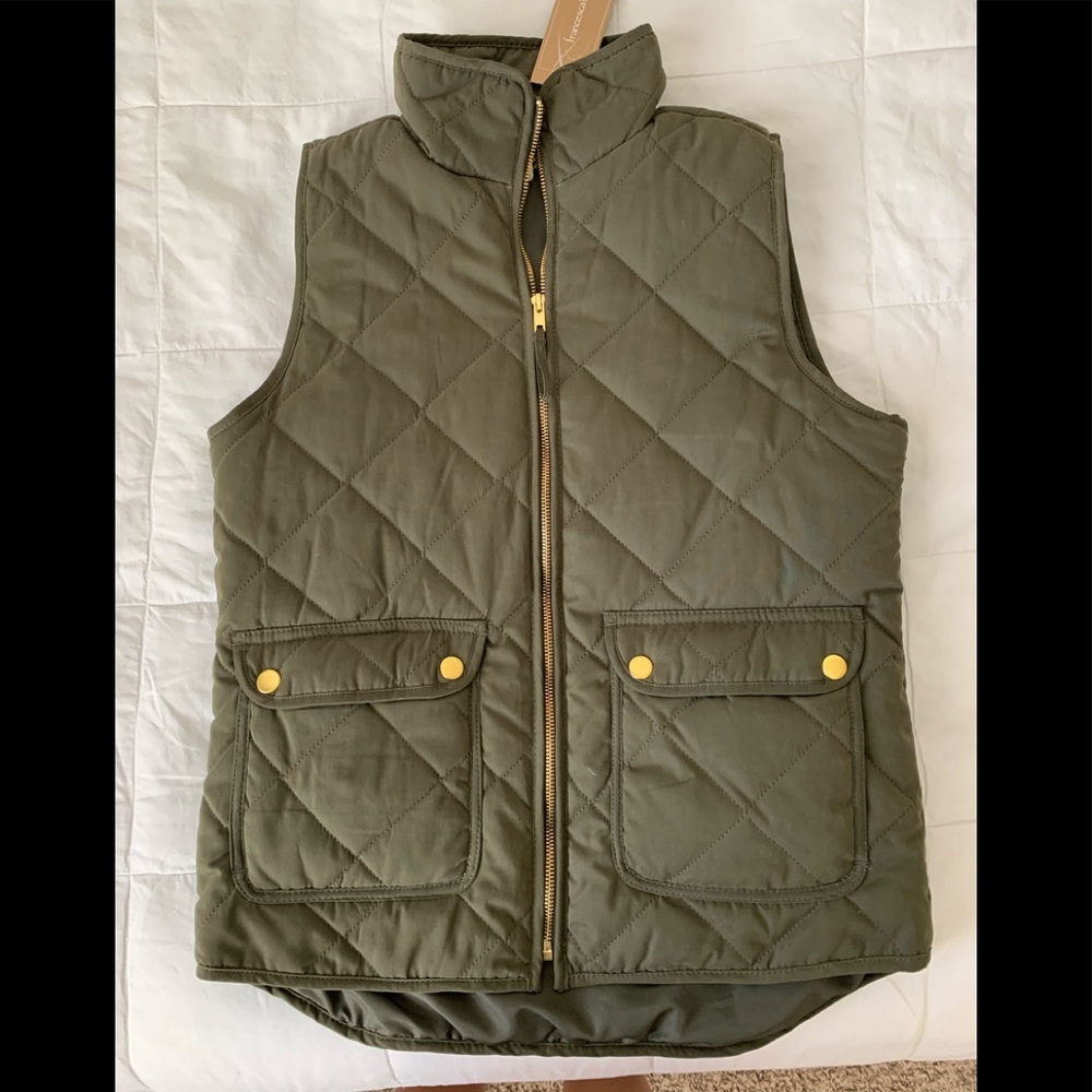 Women’s Army green vest with gold buttons small